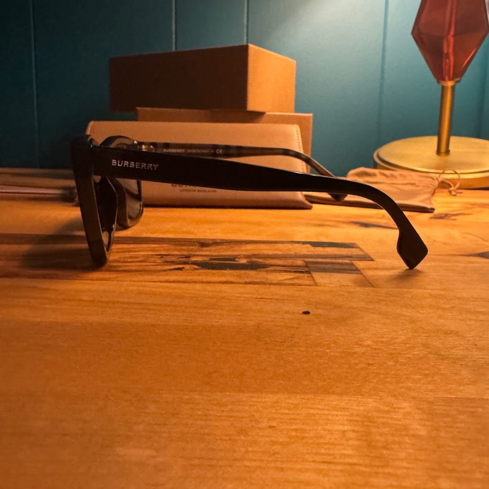 LIKE NEW Burberry Cooper Sunglasses w, case, dust bag, & box - Picture 3 of 11